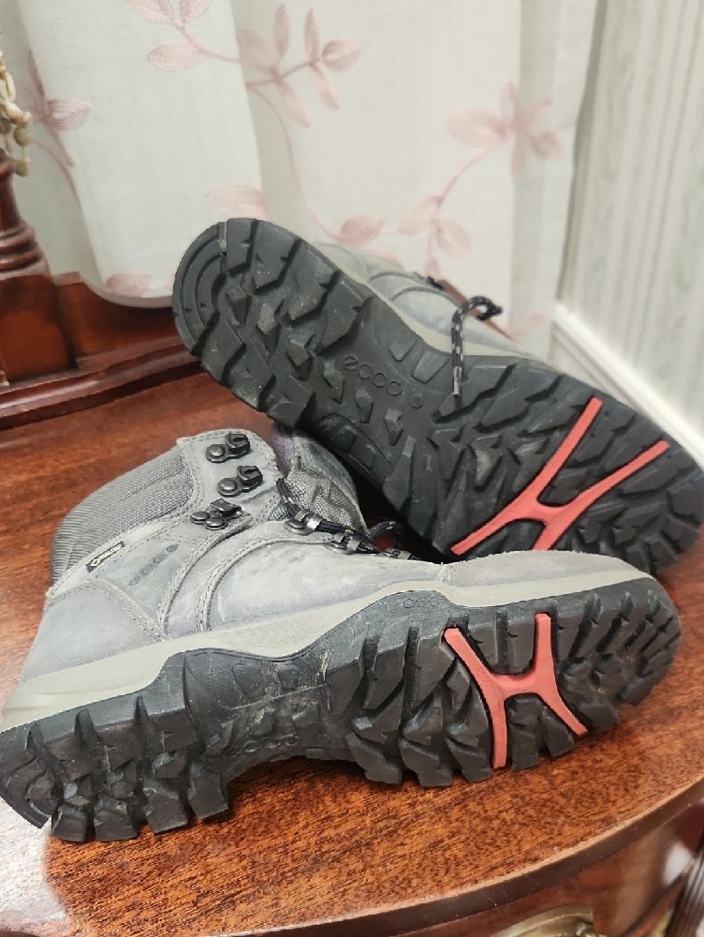 NWOT Ecco Women's Gray Lace-Up Suede Hiking Boots - Picture 3 of 5